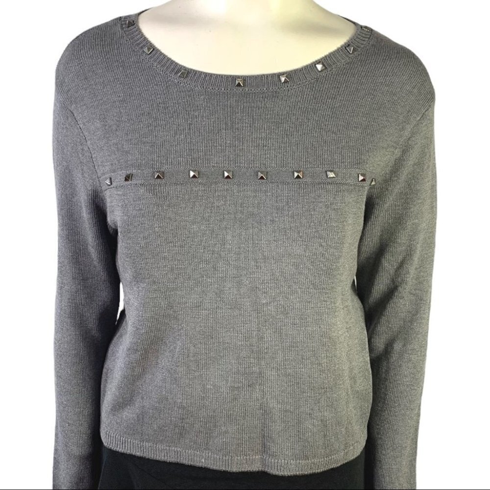 DIVIDED H&M GREY SWEATSHIRT KNIT TOP STUDS CREWNECK LONG SLEEVE SWEATSHIRT SMALL